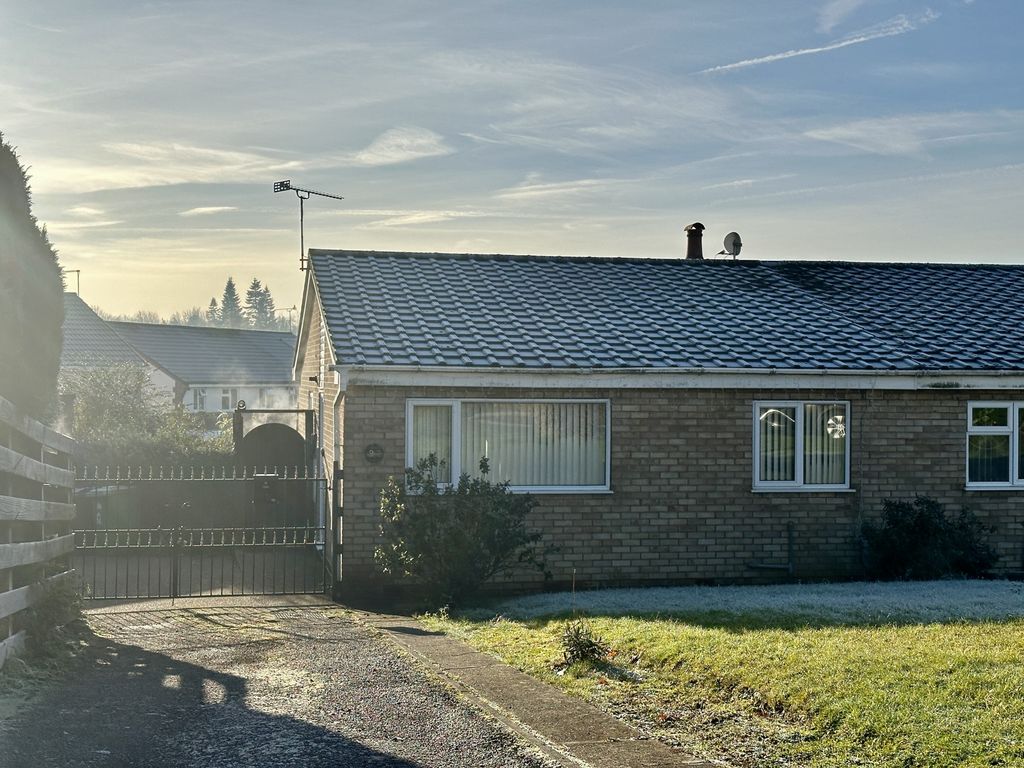 2 bed bungalow for sale in Broadway, Swanwick DE55, £199,950 Zoopla