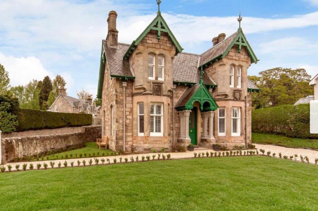 3 bed detached house for sale in Toberargan Road, Pitlochry PH16 Zoopla