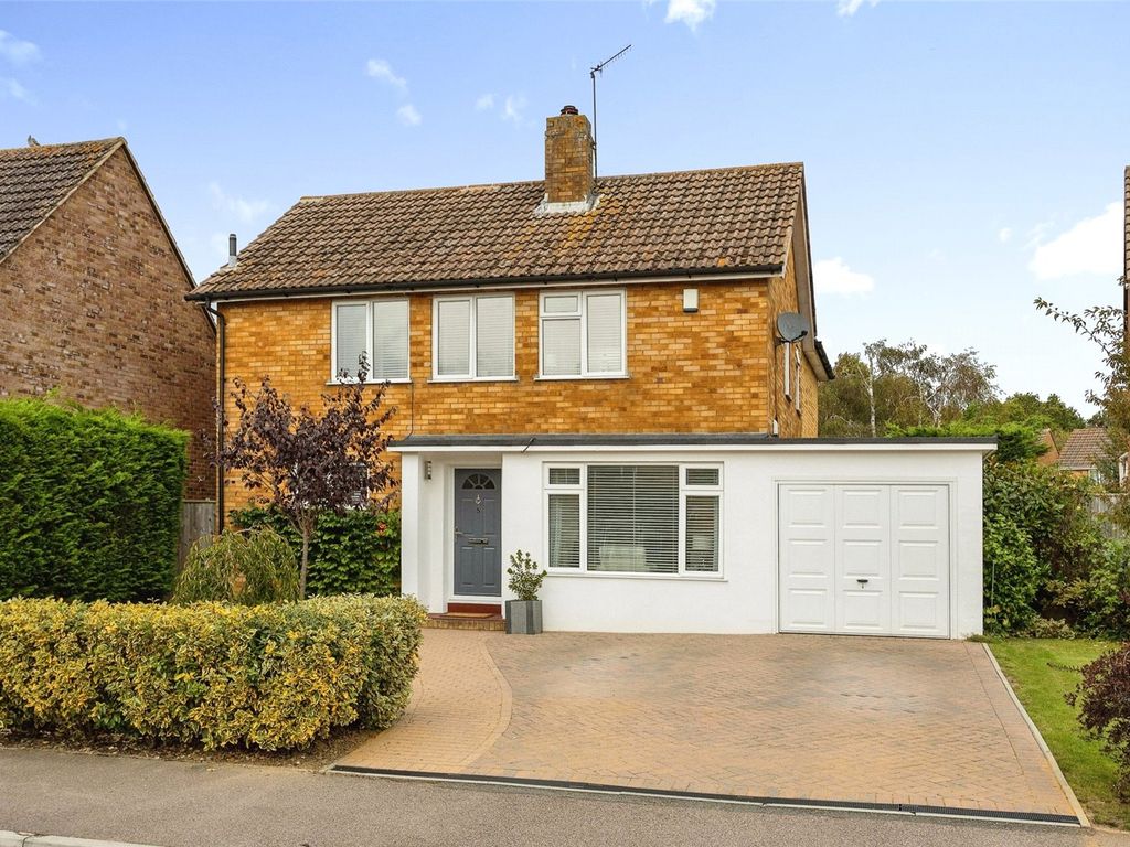 4 bed detached house for sale in Woodview Crescent, Hildenborough