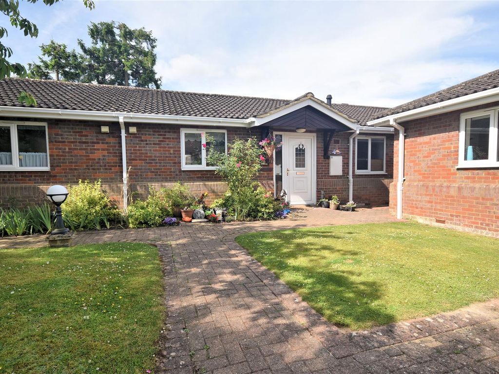 2 bed bungalow for sale in Dobbins Lane, Wendover, Aylesbury HP22 Zoopla