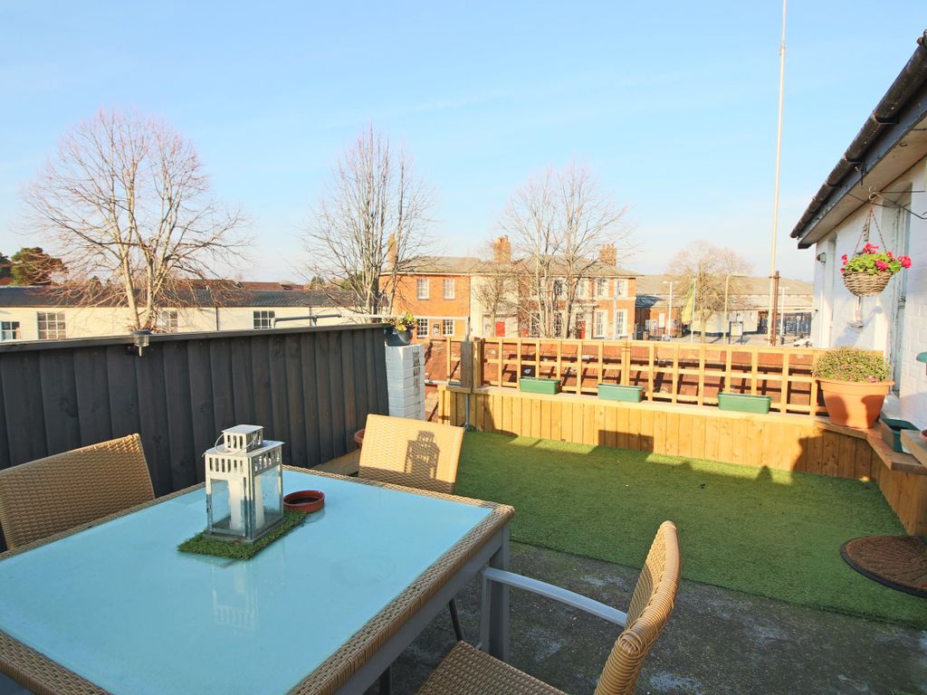 2 bed flat to rent in 2 The Avenue, Andover, Hampshire SP10 Zoopla