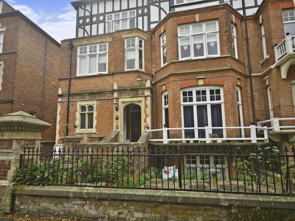 2 bed flat for sale in Earls Avenue, Folkestone CT20 Zoopla
