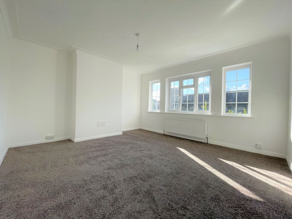 3 bed flat to rent in Crestbrook Place, Winchmore Hill N13 Zoopla