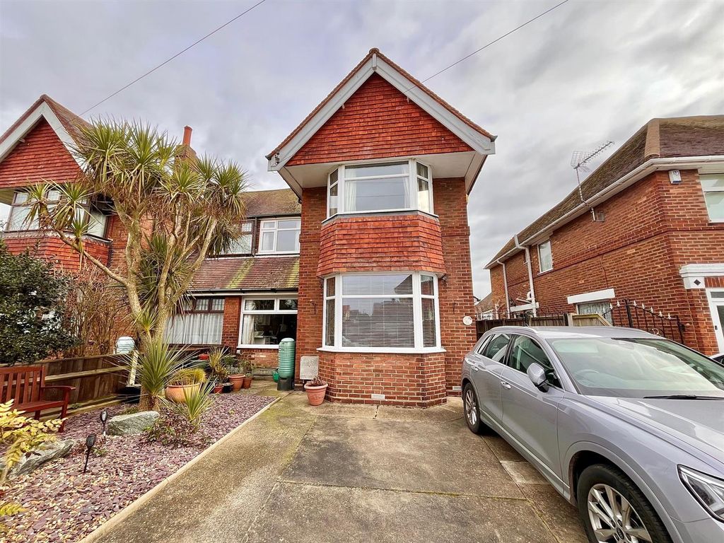 3 bed semidetached house for sale in Blake Road, Great Yarmouth NR30