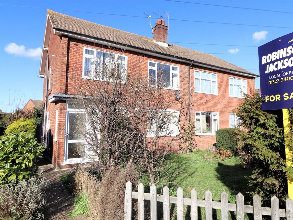 2 bed for sale in Park Crescent, Erith, Kent DA8, £285,700