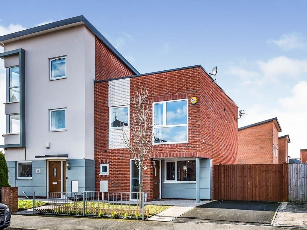 3 bed semidetached house to rent in Blackrock Street, Manchester M11