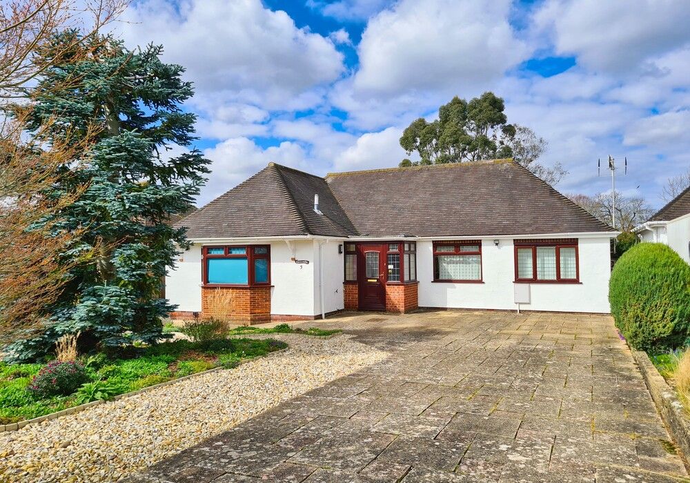 3 bed detached bungalow for sale in Rownhams Close, Southampton SO16