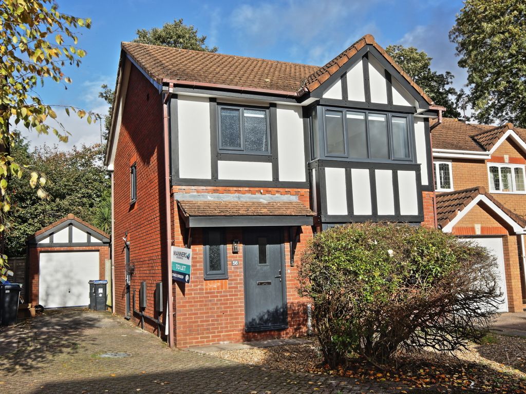 3 bed detached house to rent in Alexandra Gardens, Knaphill, Woking