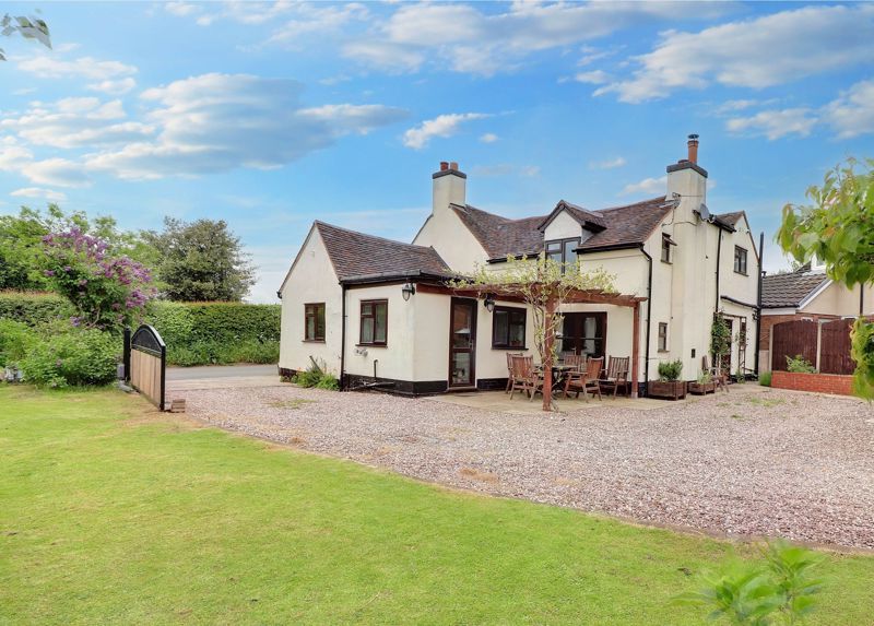3 bed detached house for sale in The Old Post Office, Lower Lane
