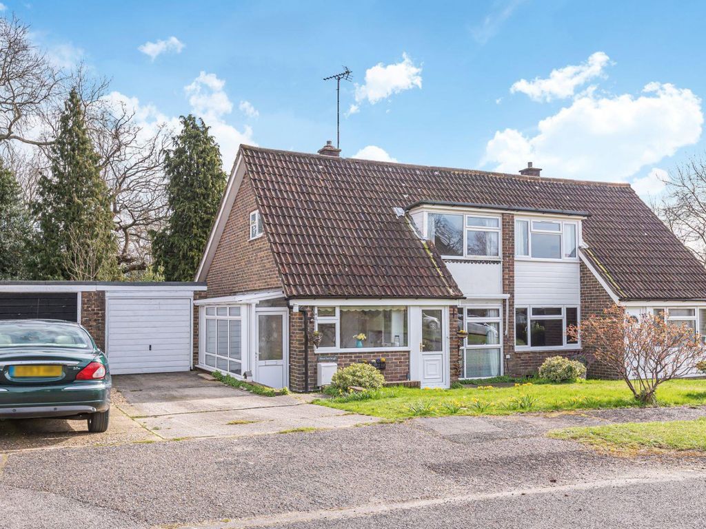 4 bed semidetached bungalow to rent in 35 Elmleigh, Midhurst, West Sussex GU29 Zoopla