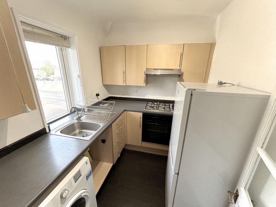 1 bed flat to rent in Green Lane, Morden SM4, £1,175 pcm Zoopla