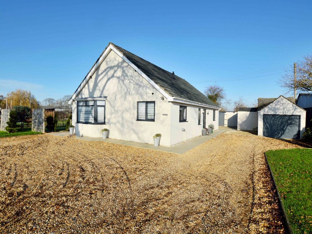 3 bed bungalow for sale in Elmstone Hardwicke, Cheltenham GL51 Zoopla