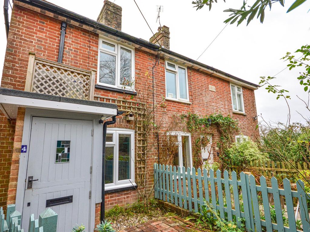 2 bed semidetached house for sale in Caldbec Hill, Battle TN33, £