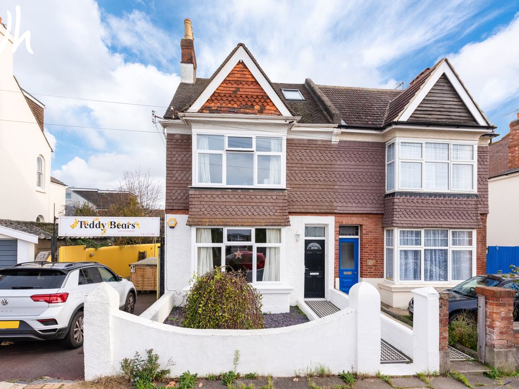 3 bed semidetached house to rent in Glebe Villas, Hove BN3, £2,000 pcm