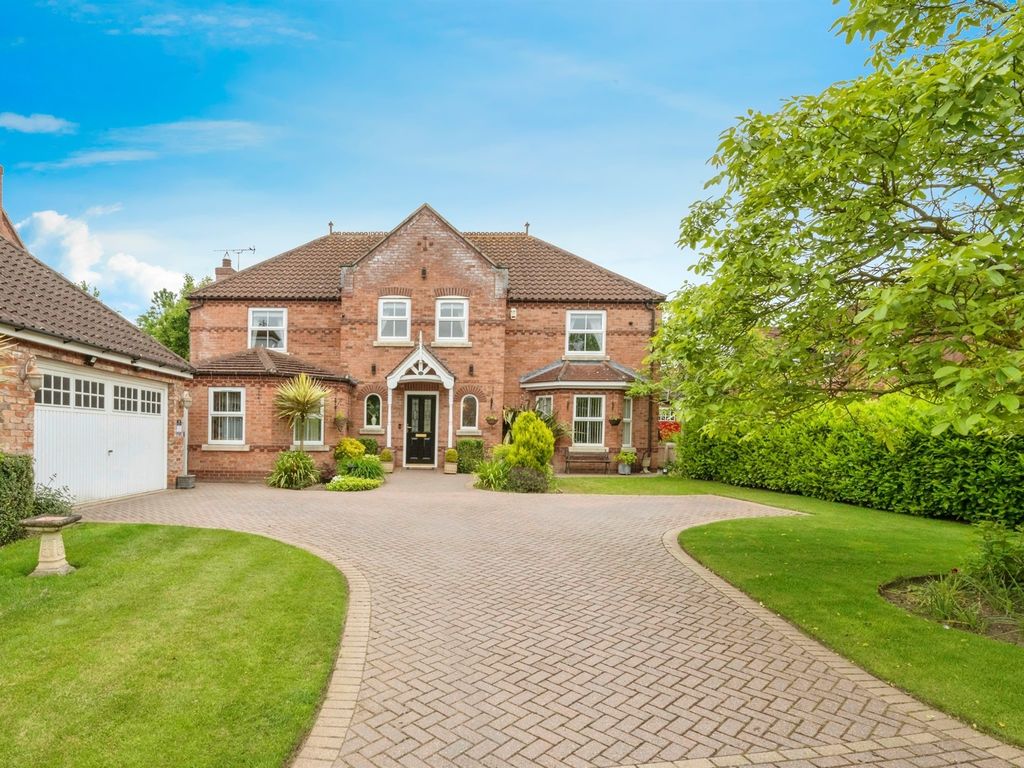 5 bed detached house for sale in School Croft, Westwoodside, Doncaster