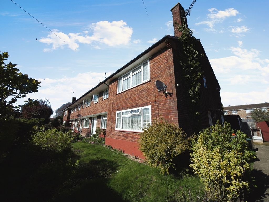 2 bed flat for sale in Graham Road, Dunstable LU5 Zoopla