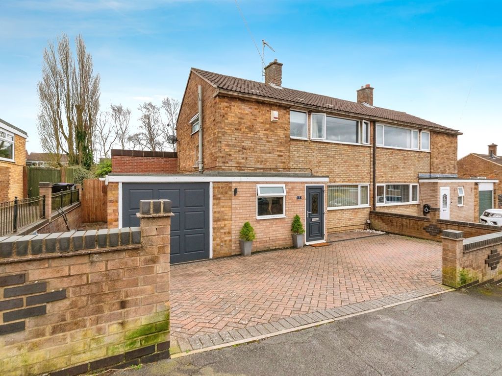3 bed semidetached house for sale in Saltersford Grove, Grantham NG31