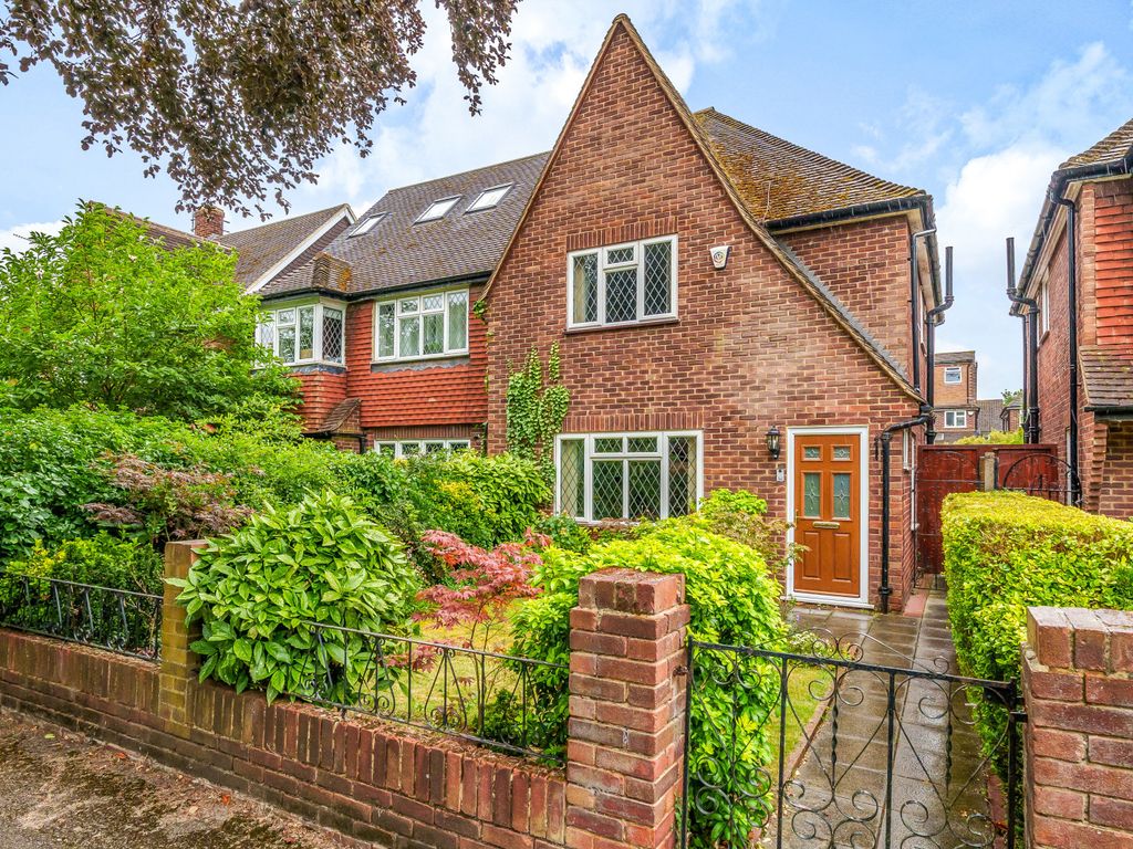 3 bed semidetached house for sale in Upper Halliford Road, Shepperton