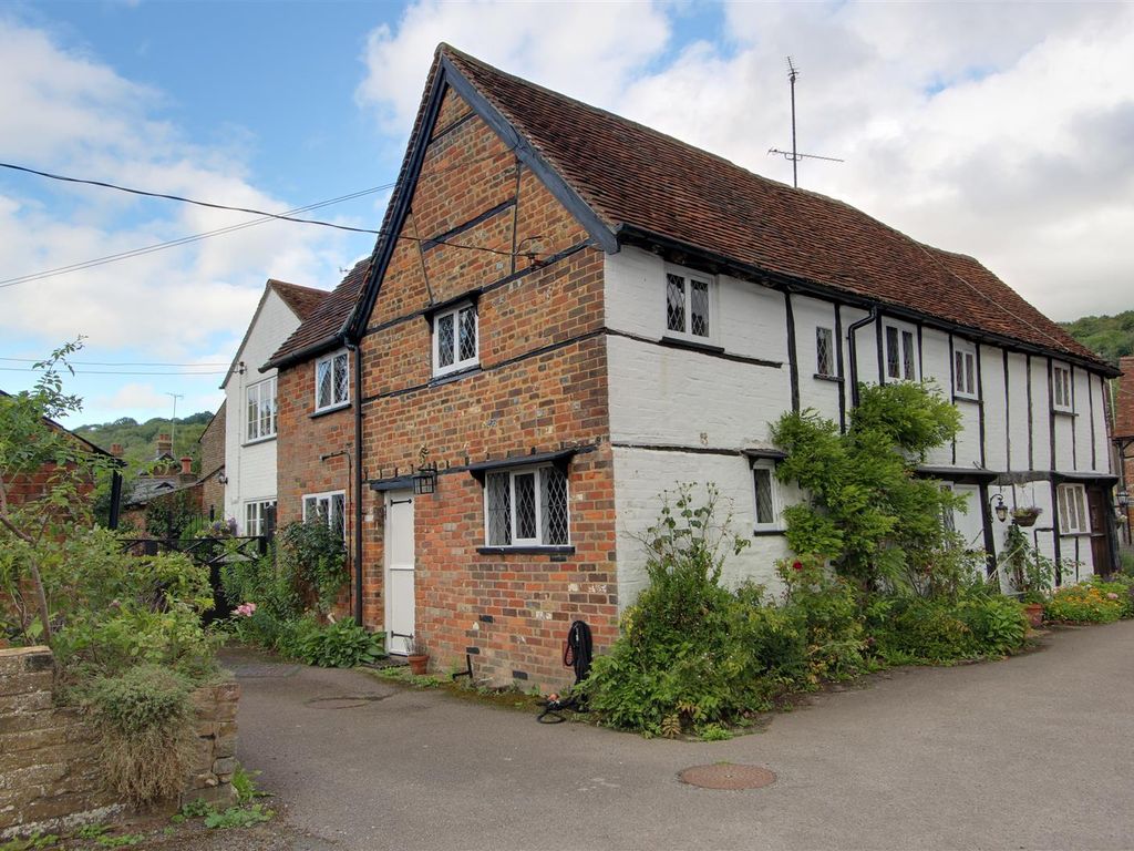 3 bed cottage for sale in Stocks Road, Aldbury, Tring HP23, £425,000
