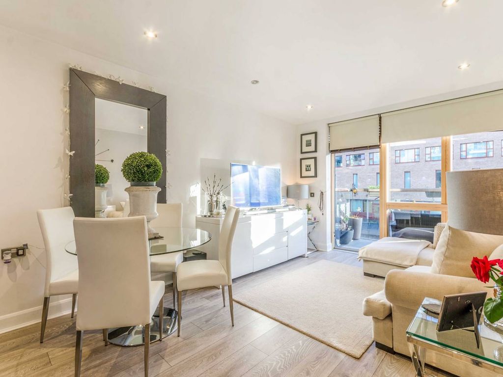 2 bed flat to rent in Hertford Road, Islington, London N1, £2,800 pcm