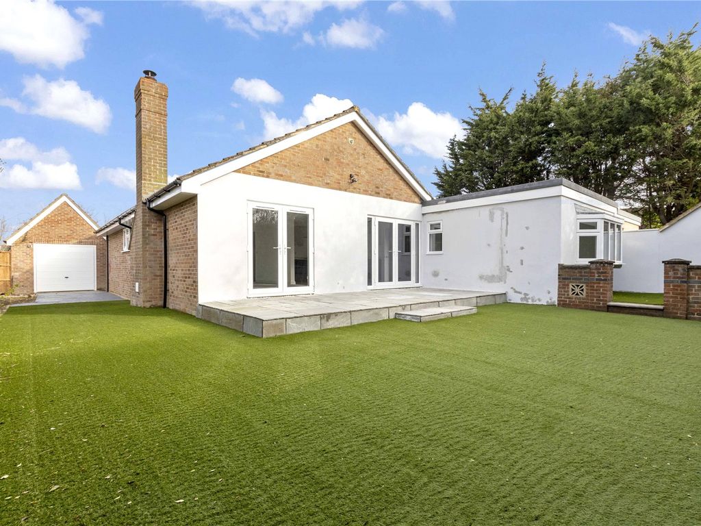 5 bed bungalow for sale in Loats Lane, Bognor Regis, West Sussex PO21