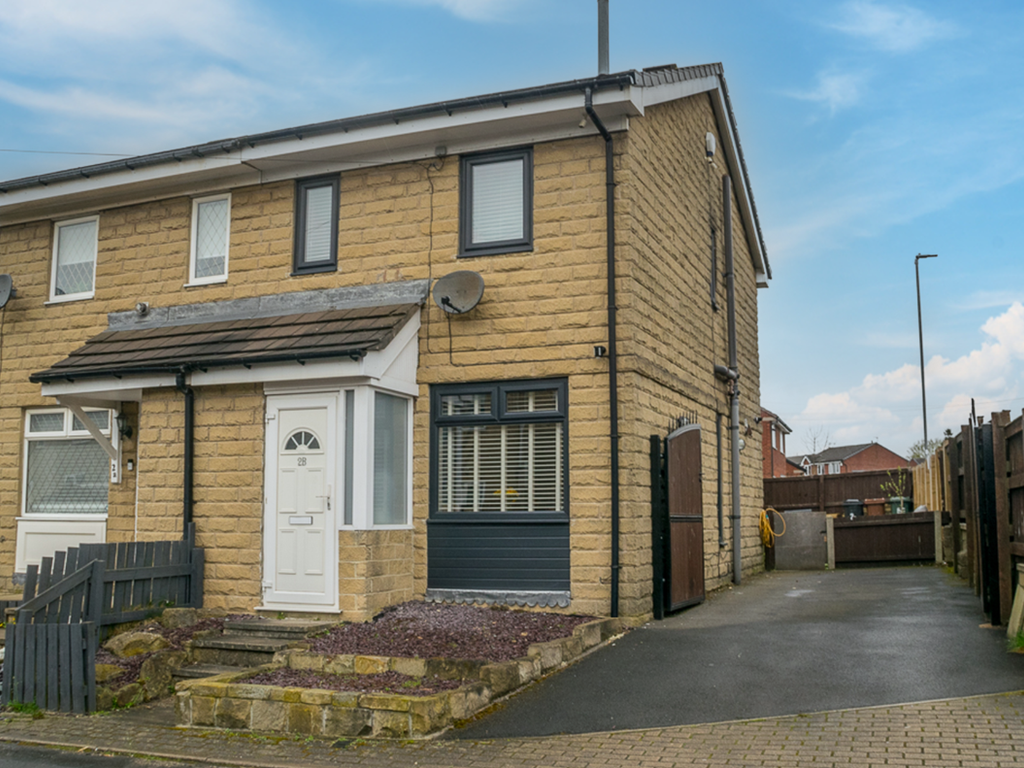 2 bed semidetached house for sale in Harlington Court, Morley, Leeds