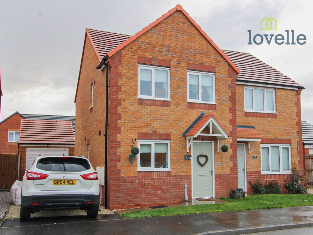 3 bed semidetached house for sale in Sidings Road, Grimsby DN31, £