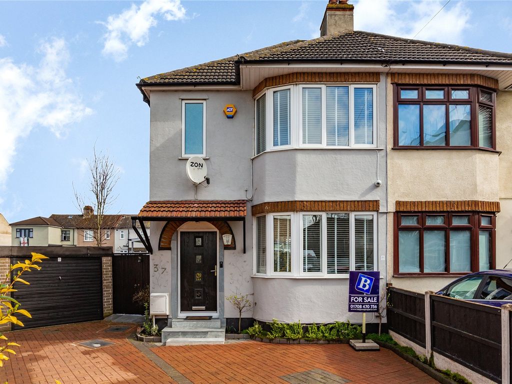 3 bed semidetached house for sale in Hawthorn Avenue, Rainham RM13 Zoopla