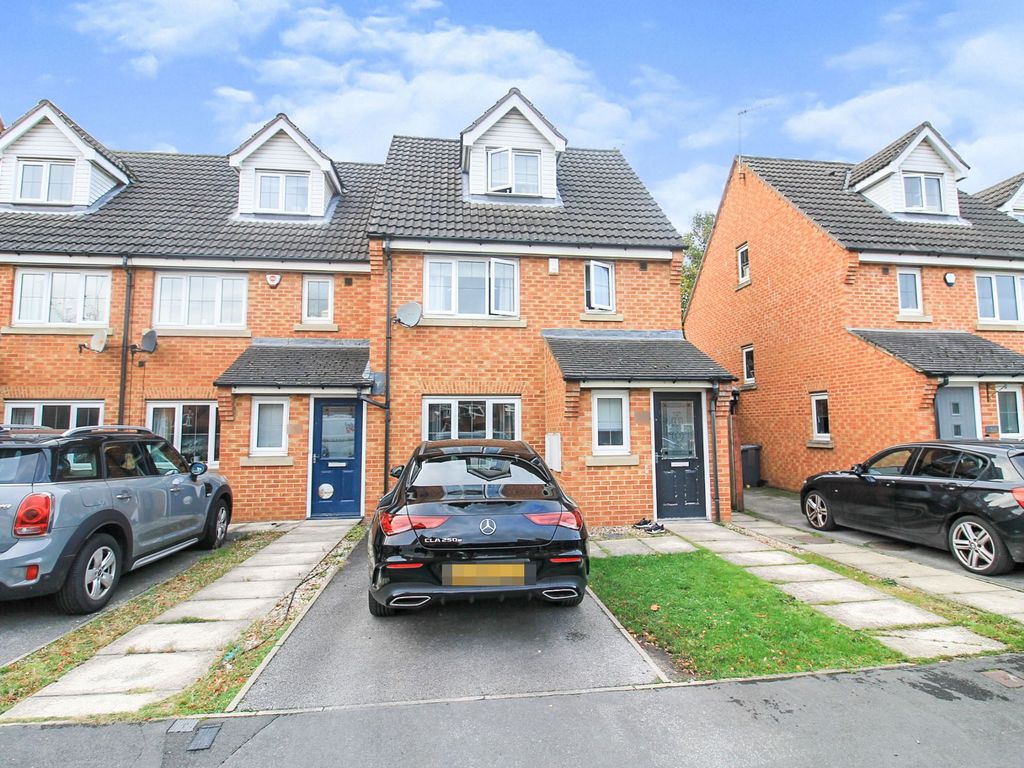 3 bed terraced house for sale in Newlands, Farsley LS28 Zoopla