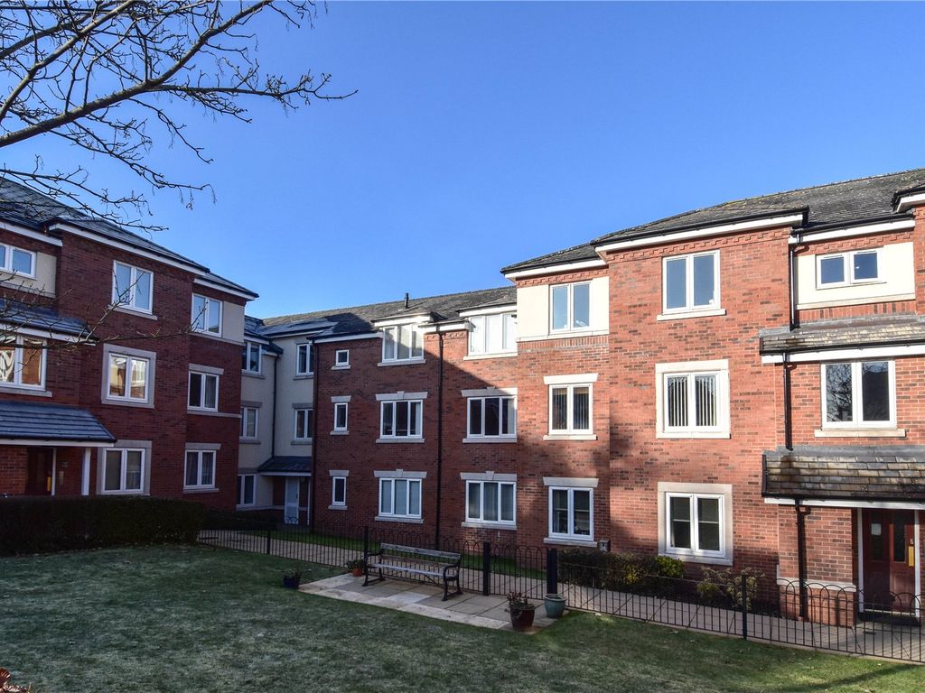 2 bed flat to rent in Stratford Gardens, Bromsgrove, Worcestershire B60