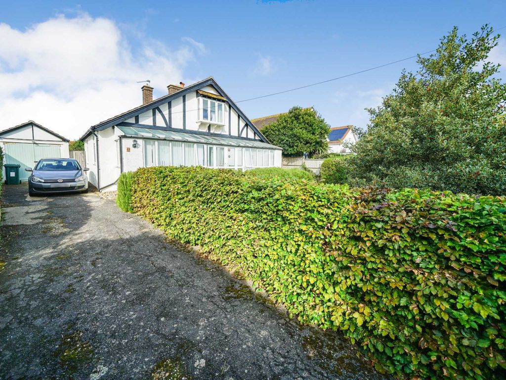 4 bed detached house for sale in Grafton Road, Selsey PO20, £465,000