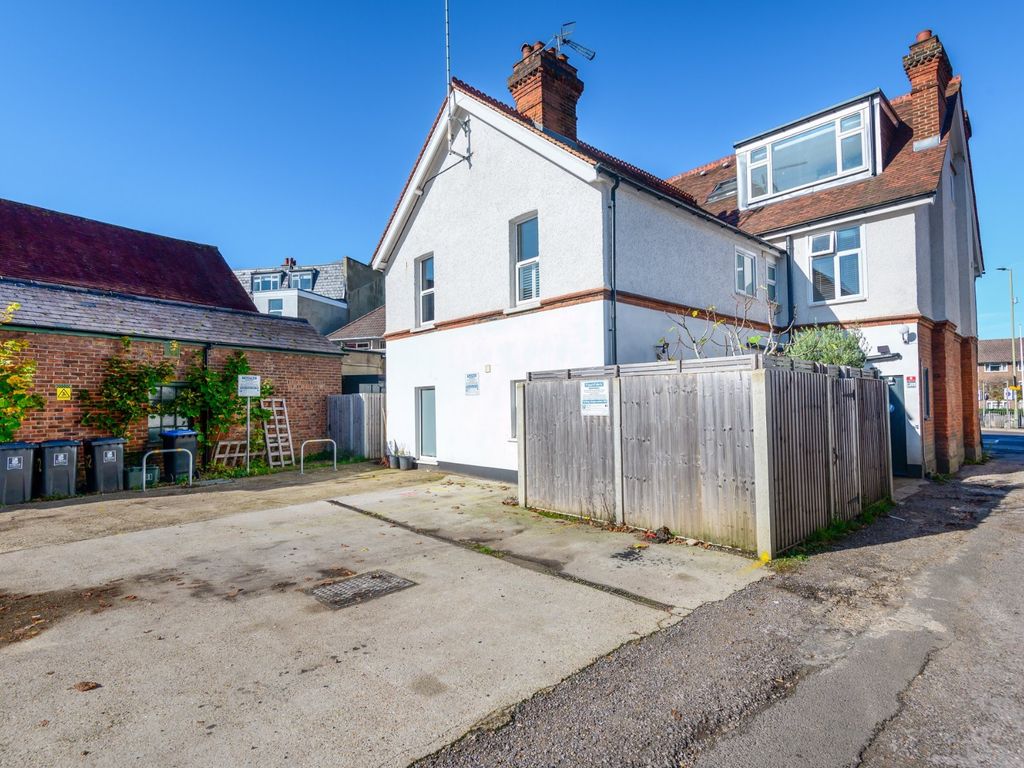 1 bed flat for sale in West Byfleet, Surrey KT14 Zoopla