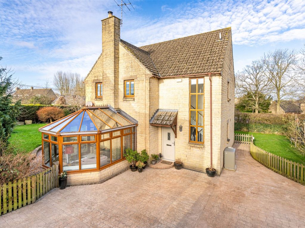 4 bed detached house for sale in Upper Malmesbury SN16, £