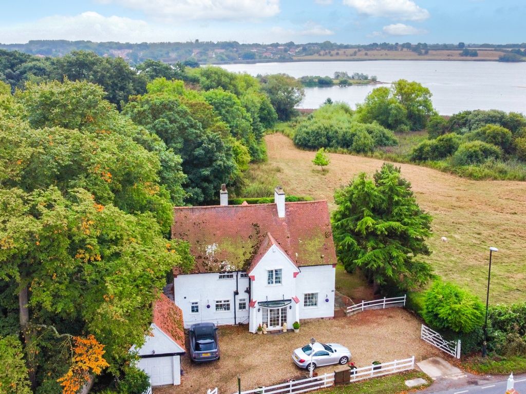 4 bed detached house for sale in Heronsmere, Seaton Road, Hornsea HU18