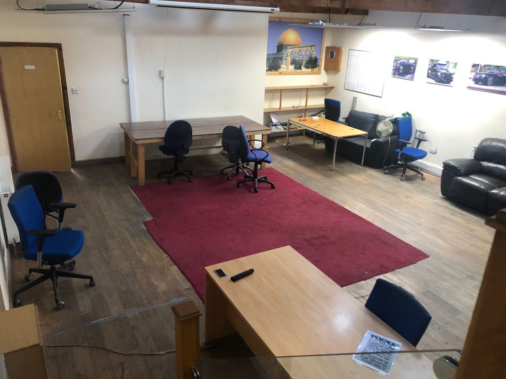 Studio to rent in Walker Terrace, Bradford BD4, £600 pcm Zoopla