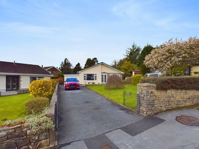 3 bed detached bungalow for sale in Brynhyfryd, Llanddarog, Carmarthen