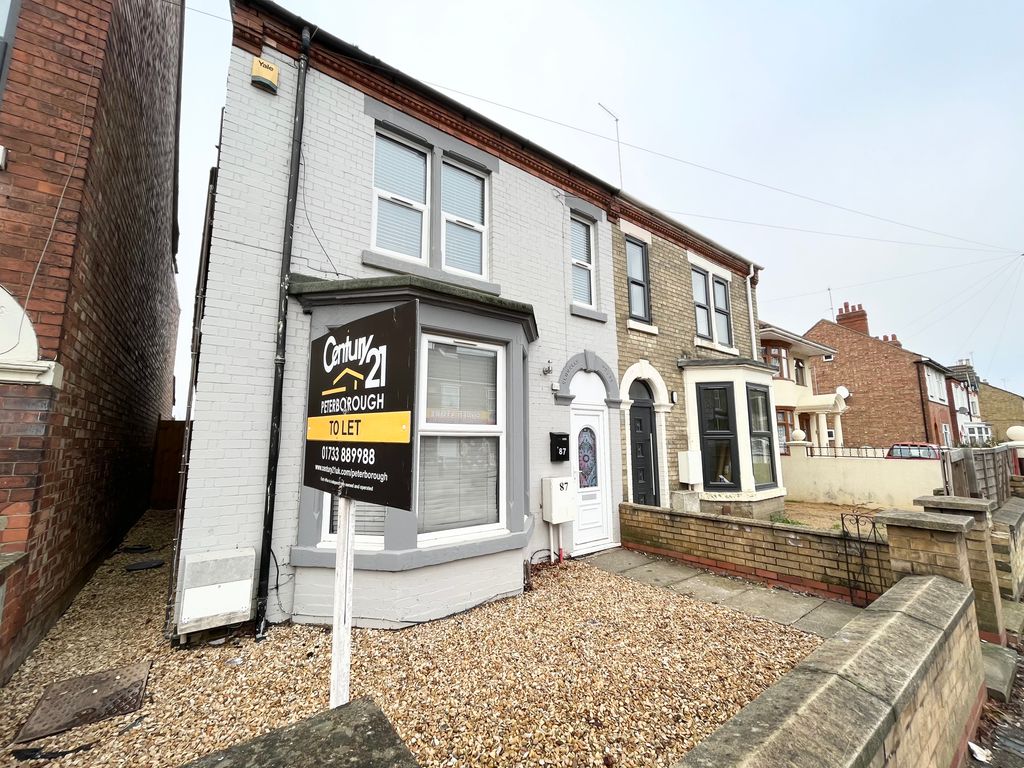 Studio to rent in Dogsthorpe Road, Room 5, Peterborough PE1 Zoopla