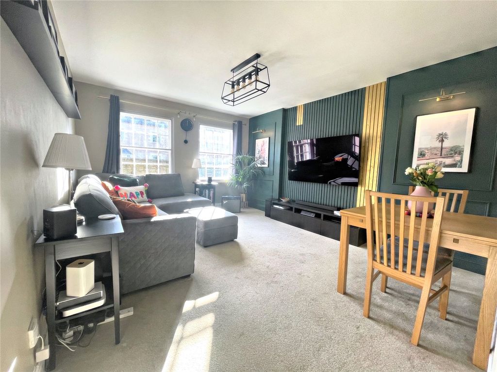 2 bed flat for sale in Oxford House, London Road, Cirencester GL7 Zoopla