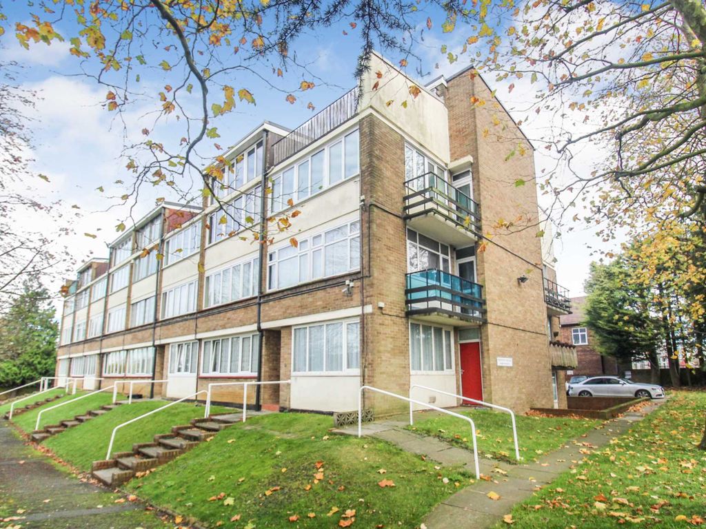 1 bed flat to rent in Dunstable Road, Luton LU4, £860 pcm Zoopla