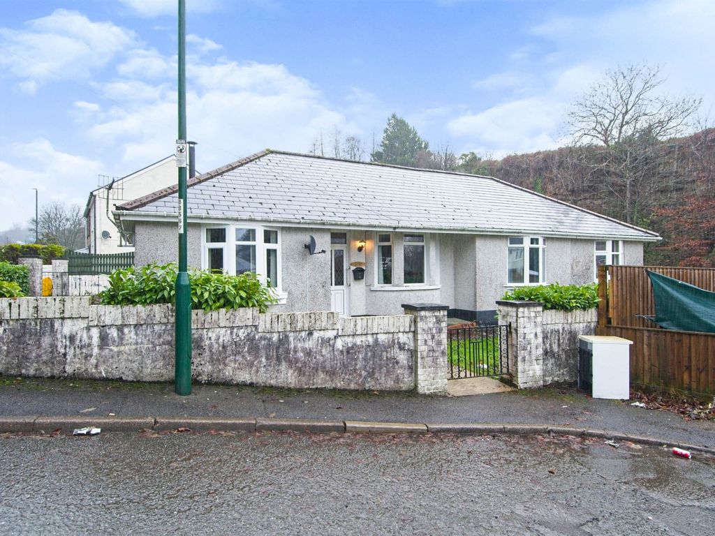 4 bed detached bungalow for sale in Greenfield Crescent, Beaufort, Ebbw