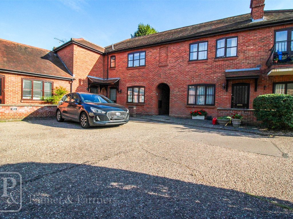 3 bed flat to rent in Victoria Court, Lexden Road, Colchester, Essex