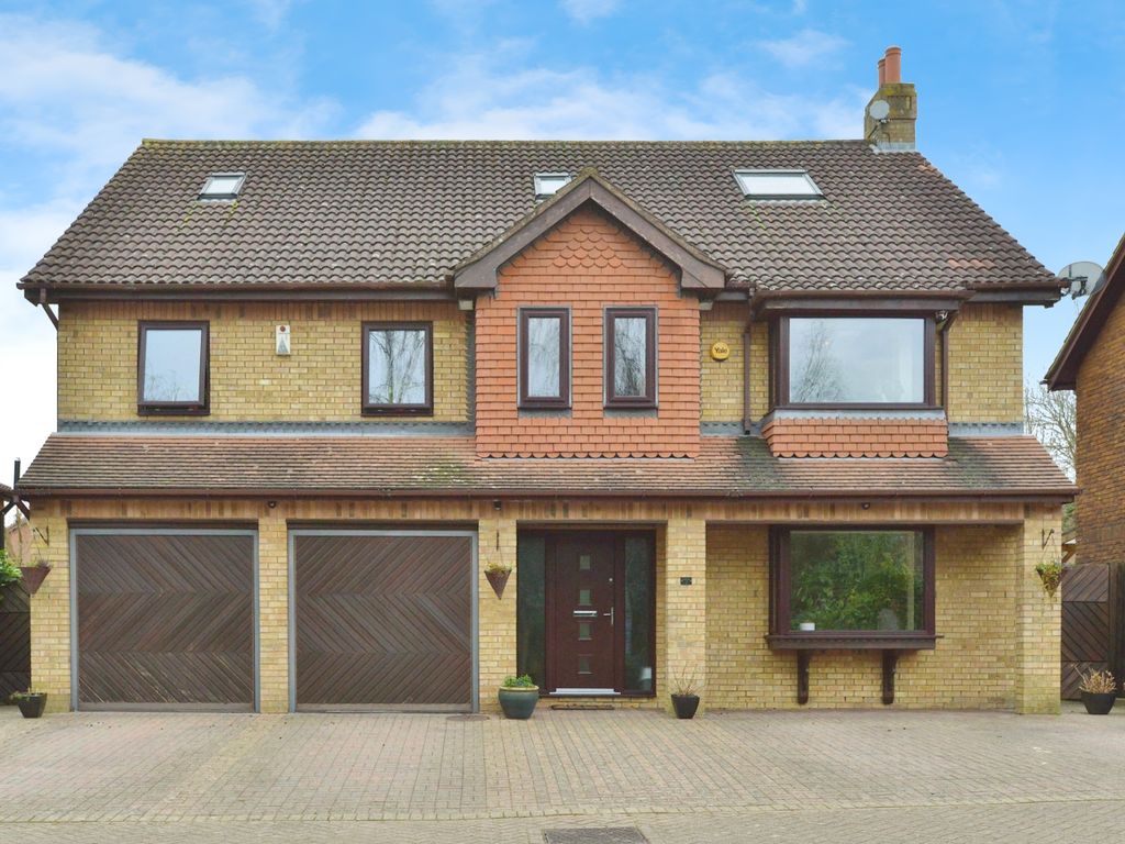 6 bed detached house for sale in Krypton Close, Shenley Lodge, Milton Keynes, Buckinghamshire