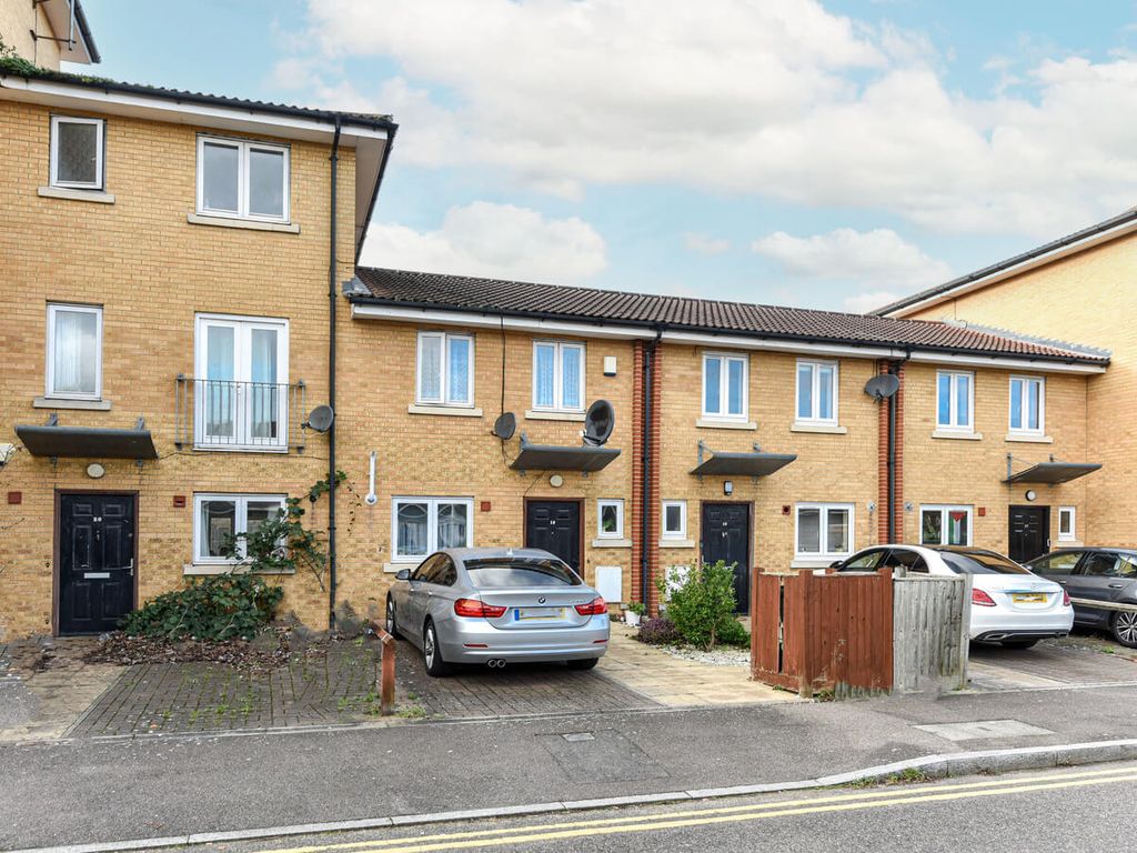 2 bed terraced house to rent in Trowbridge Road, London E9, £2,500 pcm