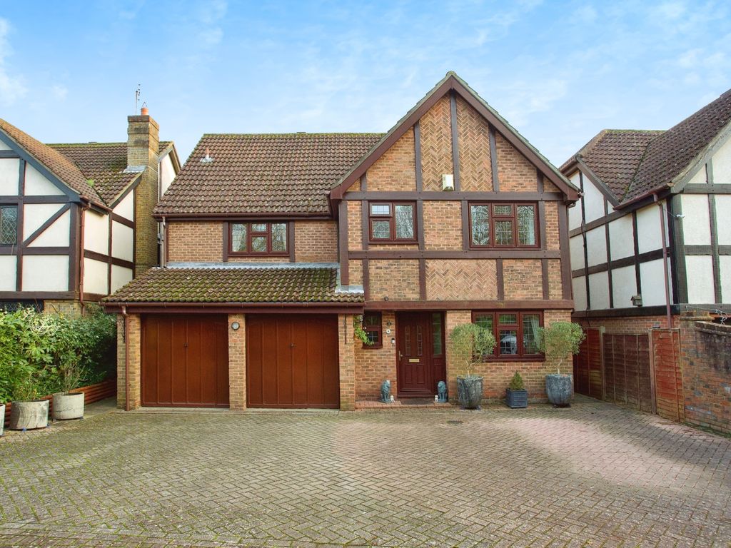 5 bed detached house for sale in Billington Gardens, Hedge End