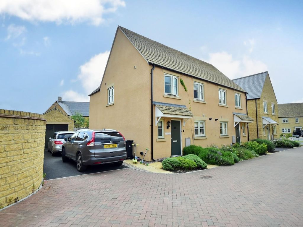 3 bed semidetached house for sale in Daphne Jones Close, Fairford GL7