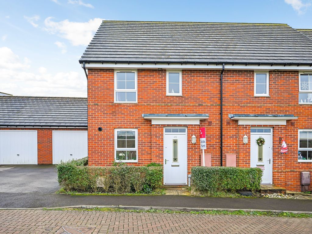 3 bed end terrace house for sale in Foxglove Way, Clanfield