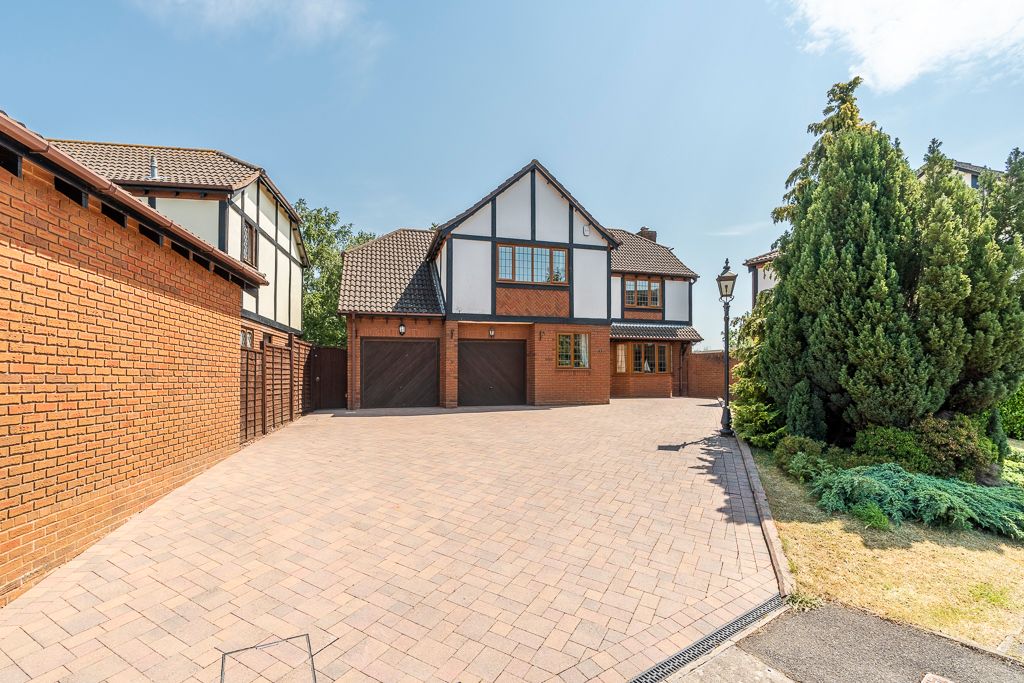 5 bed detached house for sale in Saxon Close, Southampton SO31, £