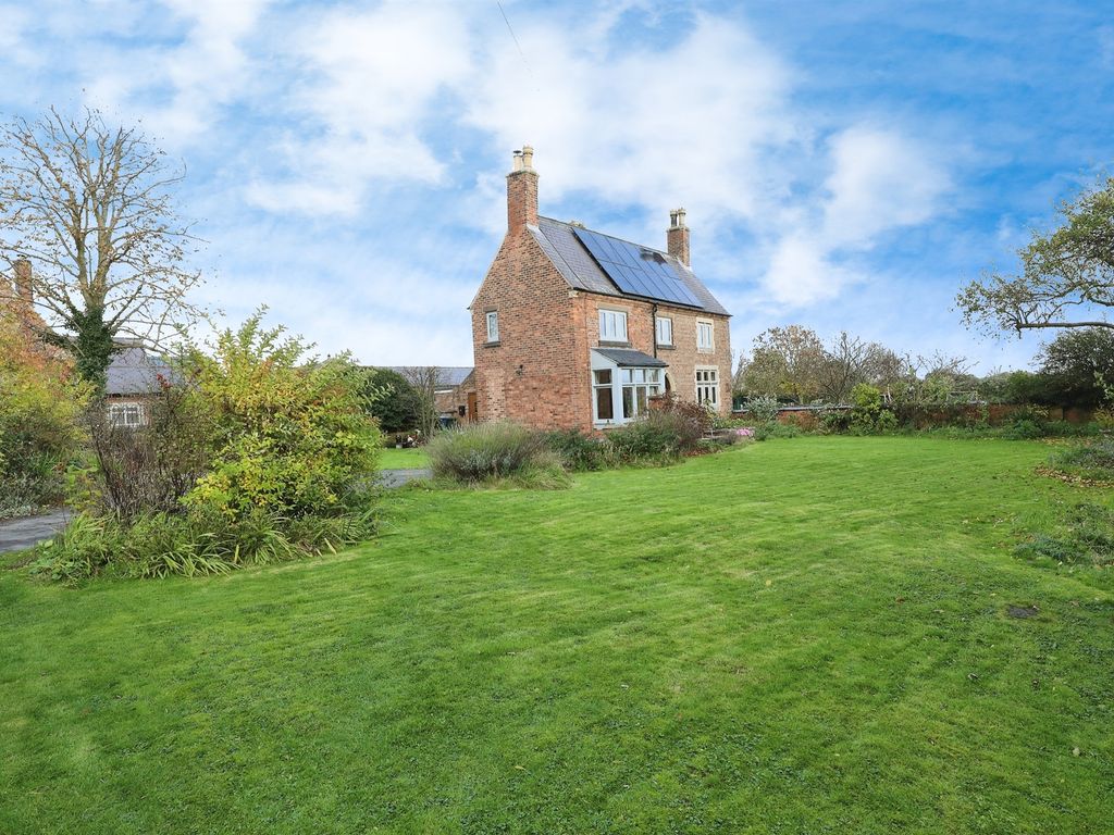 3 bed detached house for sale in Askham Road, East Markham, Newark NG22