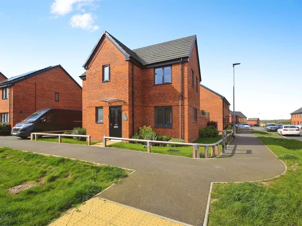 3 bed detached house for sale in Turner Road, Peterborough PE4, £