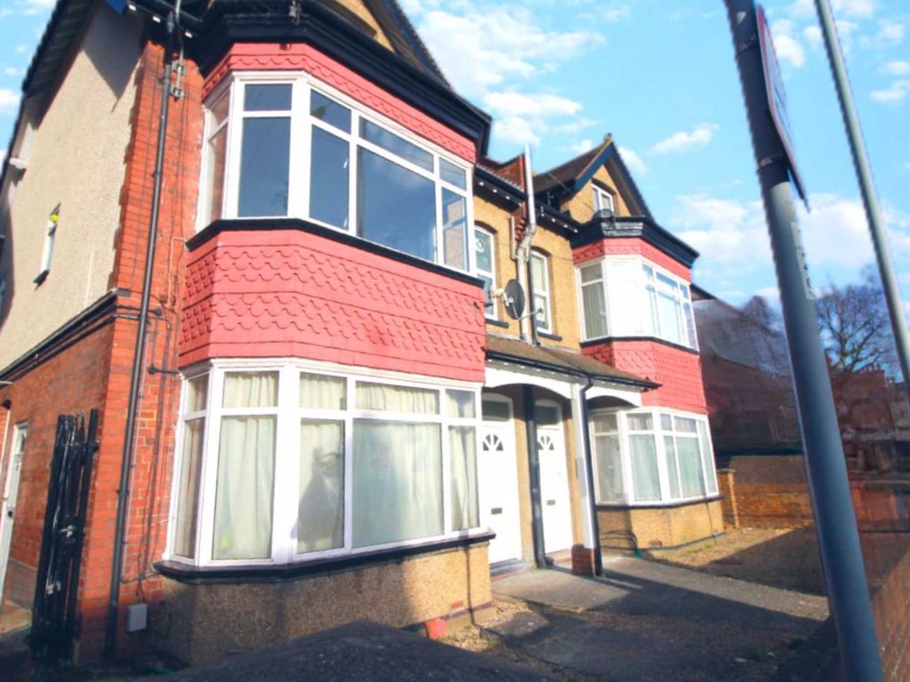1 bed flat to rent in Dunstable Road, Luton LU4, £850 pcm Zoopla